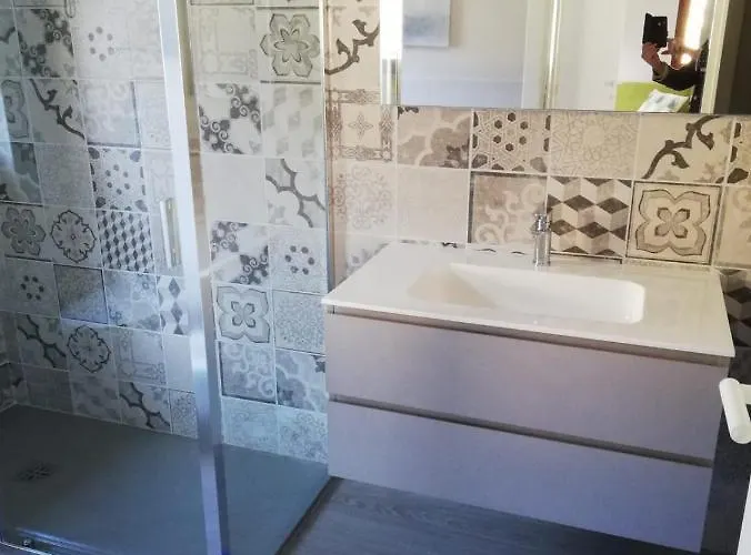 Alex's 2 Apartment *