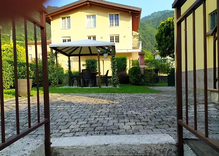 Alex's 2 Apartment *